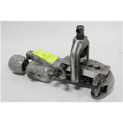 PIPE CUTTER SOLD WITH FLARING TOOL