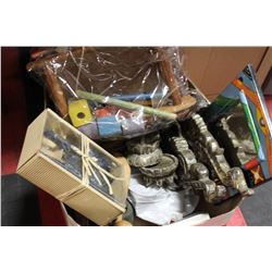 BOX OF DECORATIVE CERAMICS