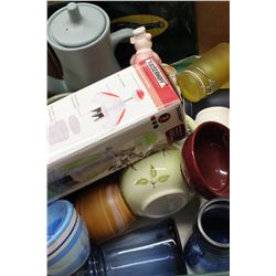 BOX OF MISC HOUSEWARES & BEER SIGN