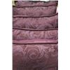 Image 1 : BOX OF 5 DECORATIVE WINE COLOR PILLOWS