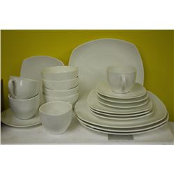 NEW 20 PICE BONE CHINA DINNERWARE SET X 5