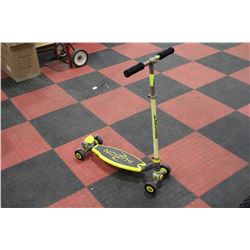 FUZION 4 WHEEL LEANING SCOOTER
