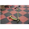 Image 1 : FUZION 4 WHEEL LEANING SCOOTER