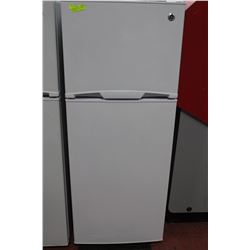 GE APARTMENT SIZE FRIDGE (7 DAY WARRANTY)