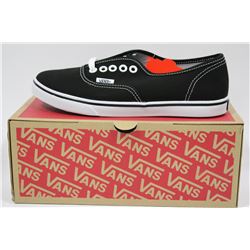PAIR OF NEW VANS SHOES MENS SIZE 5