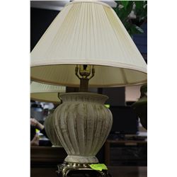 ESTATE METAL BASE LAMP