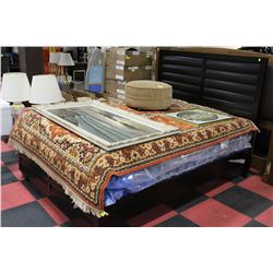 QUEEN SIZE WOOD BEDFRAME