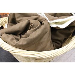 NEW WICKER BASKET AND BLANKET