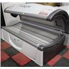 Image 3 : LUXURA X3 II LAYDOWN TANNING BED