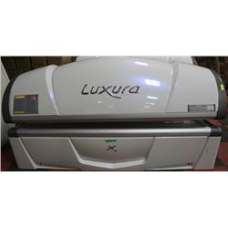 LUXURA X3 II LAYDOWN TANNING BED