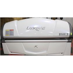 LUXURA X3 II LAYDOWN TANNING BED