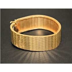 18K YELLOW GOLD ENGRAVED STRAP BRACELET