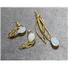 Image 1 : EARINGS & BROTCH SET - PIERCED - GOLD TONE - OPAL ACCENTS