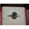 Image 2 : RING - SILVER TONE - CLEAR RHINESTONE AND EMERALD SPIRAL STONES