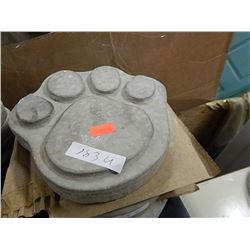 CONCRETE - PAW PRINT