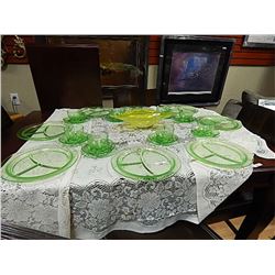 DEPRESSION GLASS - EMERALD GLASS - 32 PC SET