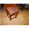 Image 1 : VINTAGE OAK STOOL