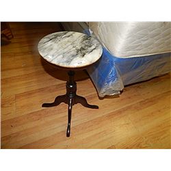 MARBLE AND MAHOGANY ROUND SIDE TABLE