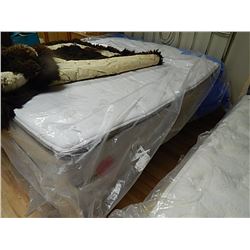 QUEEN MATTRESS