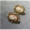 Image 1 : EARINGS - PIERCED - GOLD TONE - CAMEO