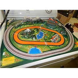 SHELL SERVICE - PLASTIC MOLDED TRAIN TRACKS