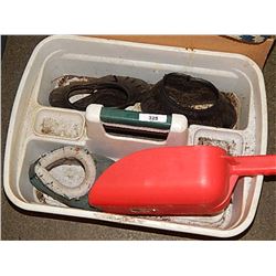 TOTE WITH SCOOP AND BOOTS