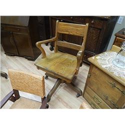 VINTAGE OAK OFFICE CHAIR