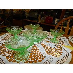 DEPRESSION GLASS - EMERALD GLASS -BOWL & 4 GLASSES -CRISSCROSS PATTERN