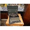 Image 1 : VINTAGE REMINGTON TYPEWRITER IN CASE
