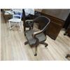 Image 1 : VINTAGE OAK OFFICE CHAIR