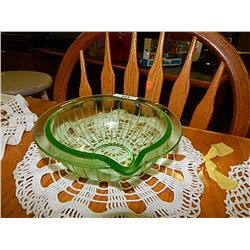 DEPRESSION GLASS - EMERALD GLASS - SINGLE SPOUTED BOWL