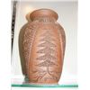 Image 2 : 9" IROQUOIS HAND THROWN AND CARVED ON THE 6TH NATIONS RESERVE ART POTTERY VASE