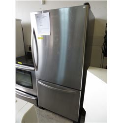 Kenmore 22 cubic foot - bottom freezer fridge