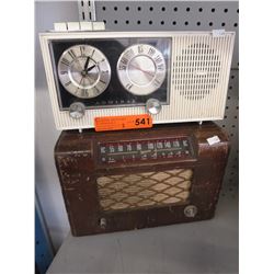 2 Vintage radios