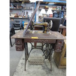 Vintage Singer Sewing machine & table