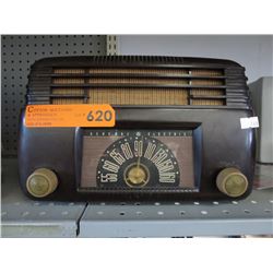 Vintage - General Electric Bakelite radio