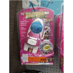 3 New Hollywood Nails kits