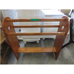 Wood floor standing quilt rack