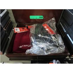 Wood box with 5 new toques