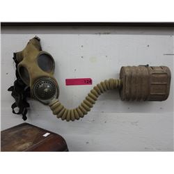 1939 WWII British Army gas mask & canister