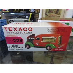 Die-cast scale model Texaco truck