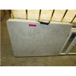 Folding resin tables - Used