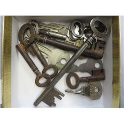 Collection of assorted vintage keys