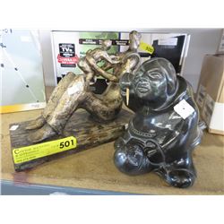 2 Statuettes