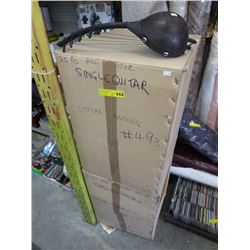 2 cases of decorative musical instruments
