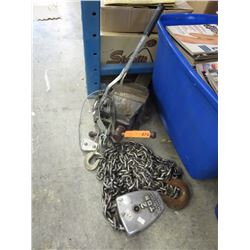 Winch, heavy duty vice & 2 ton pulley