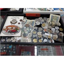 Tray of assorted World coins & bills