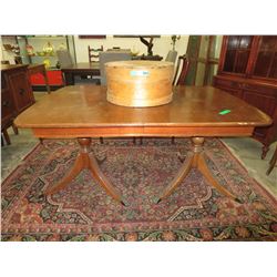 Vintage solid mahogany Duncan Phyfe dining table