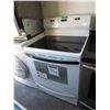 Image 1 : White smooth top range - used