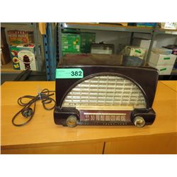 Vintage "Philco Transitone" Bakelite radio